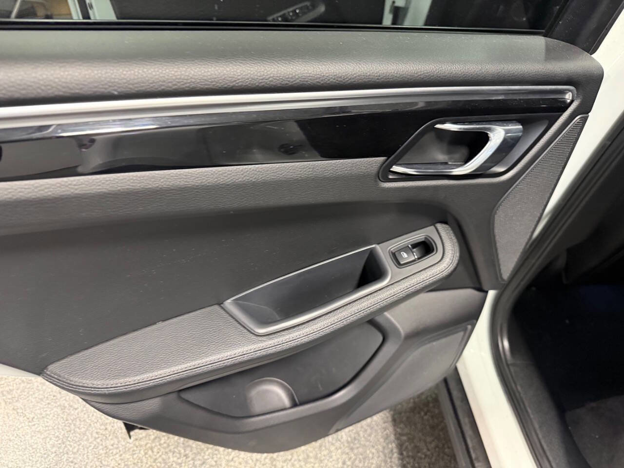 Used 2018 Porsche Macan AWD/4WD image 20