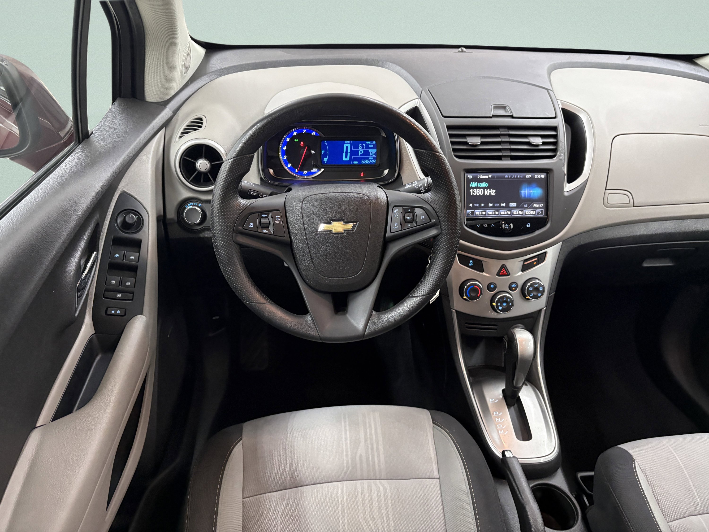 Used 2016 Chevrolet Trax LT w/ LT Sun and Sound Package FWD image 10