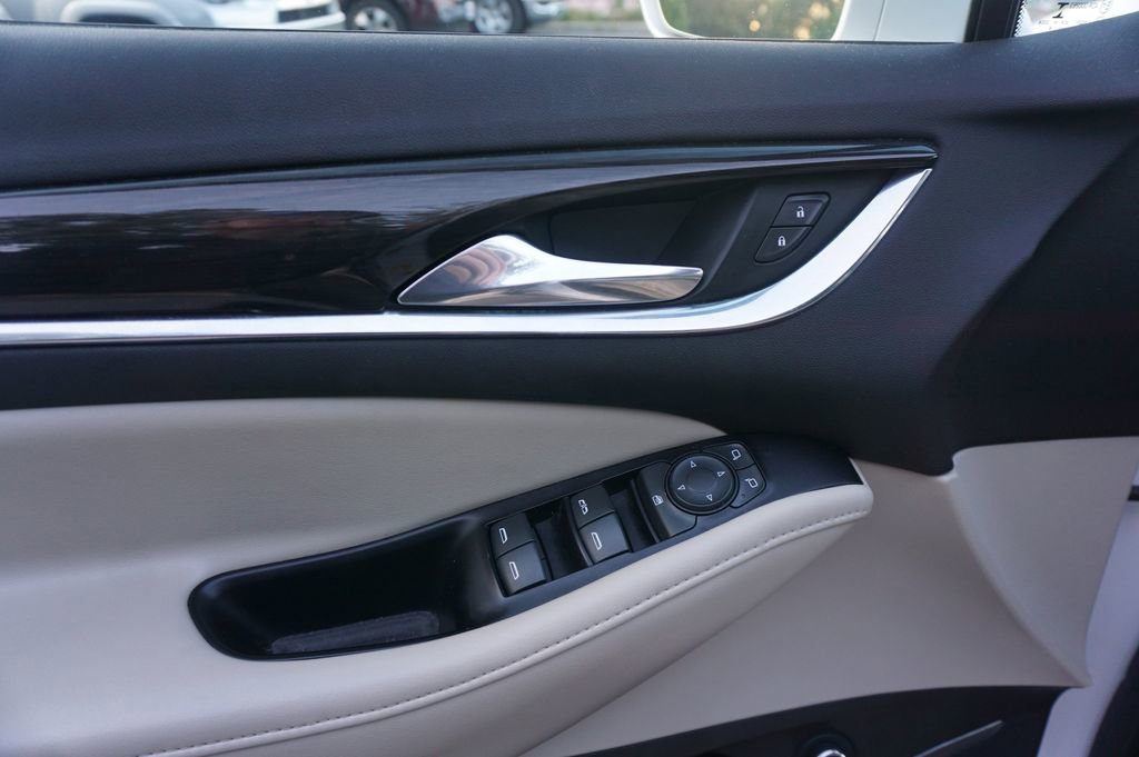Used 2018 Buick Enclave Essence FWD image 3
