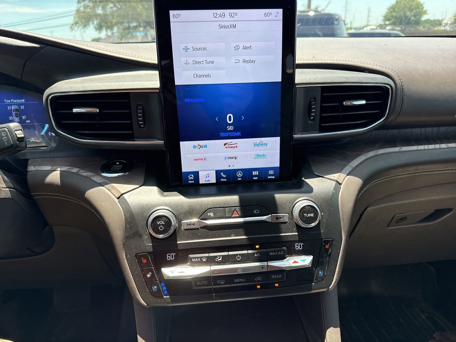 Used 2020 Ford Explorer Platinum w/ Premium Technology Package AWD/4WD image 18