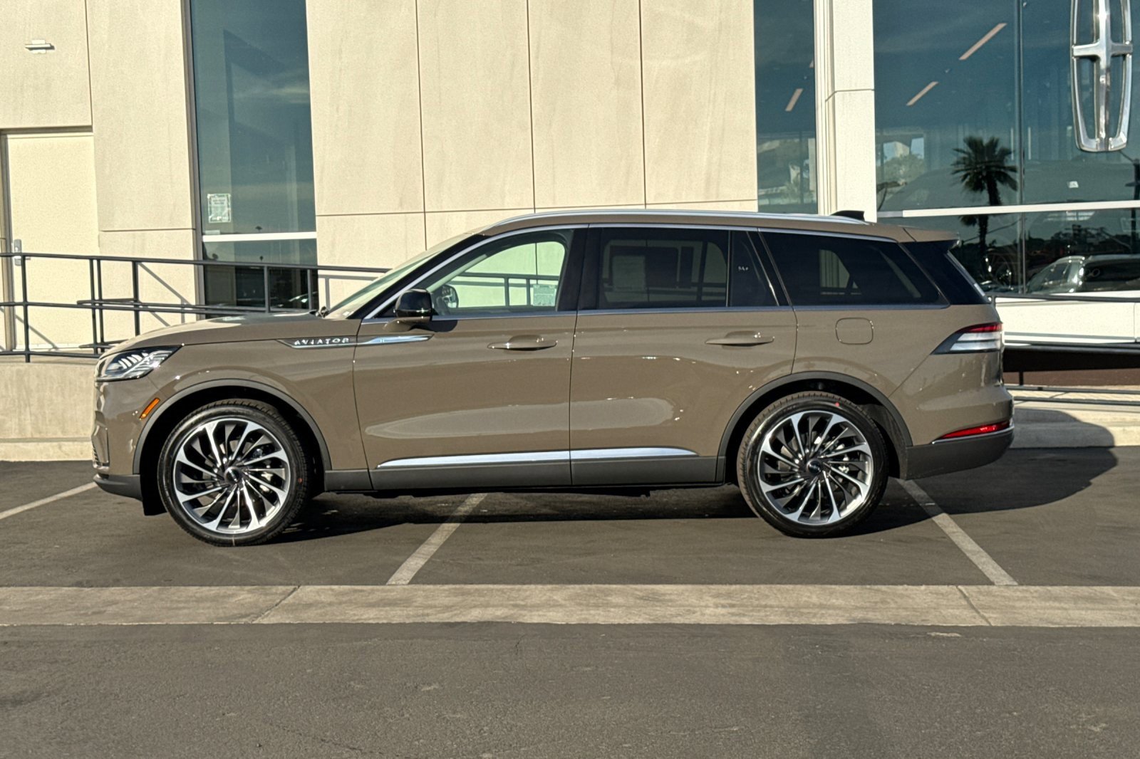 New 2026 Lincoln Aviator Reserve image 6