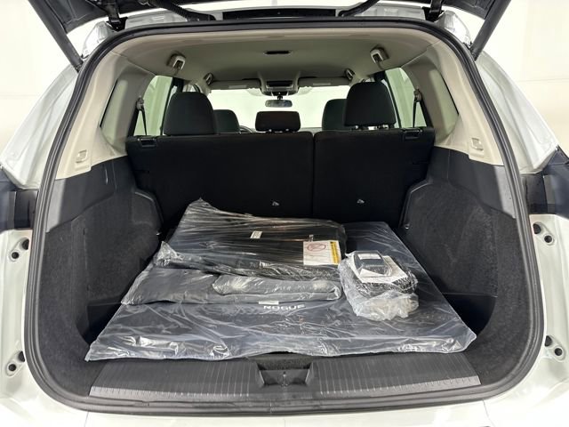 Certified 2025 Nissan Rogue SV image 26