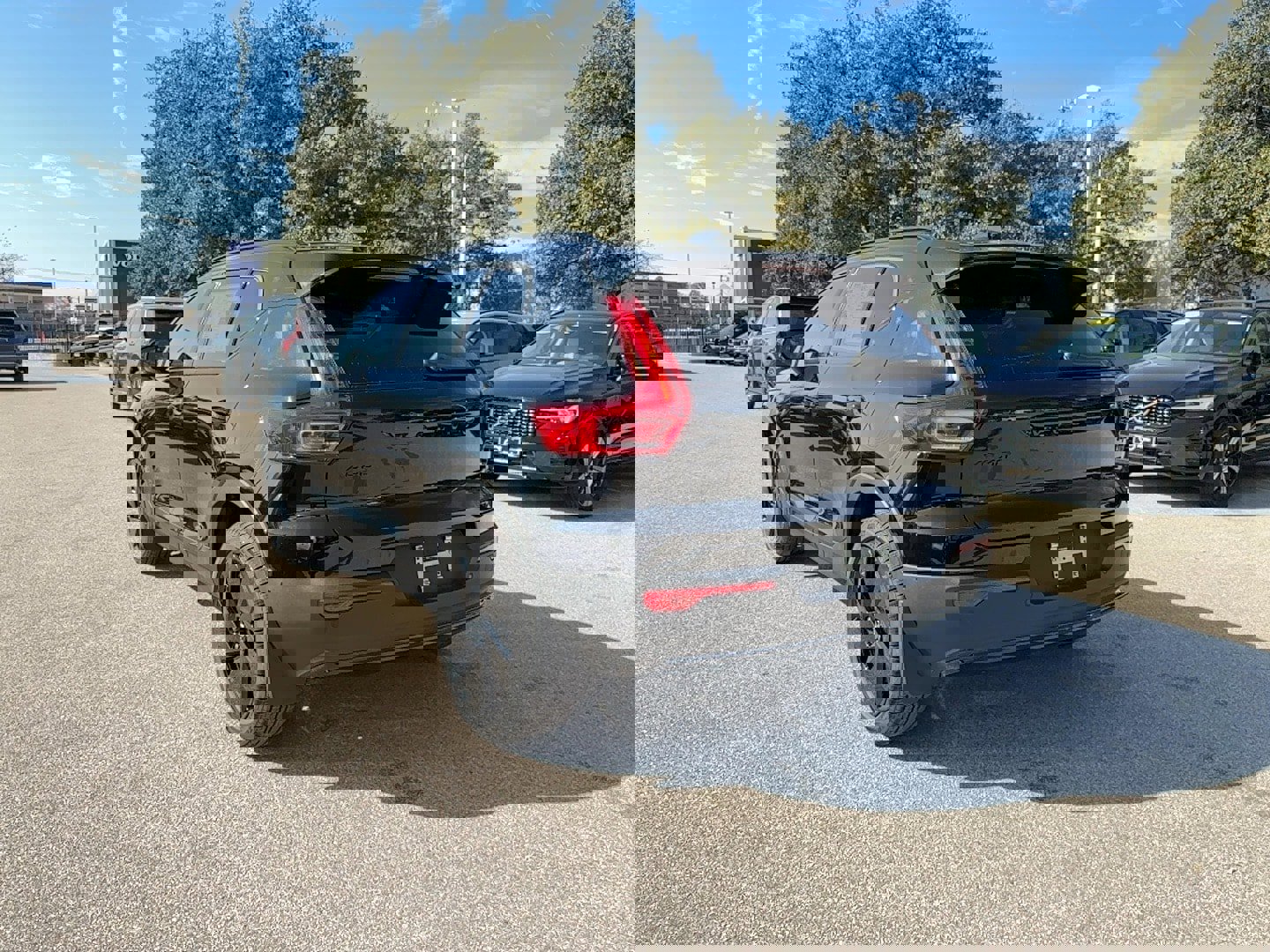 New 2026 Volvo XC40 B5 Ultra w/ Climate Package image 4