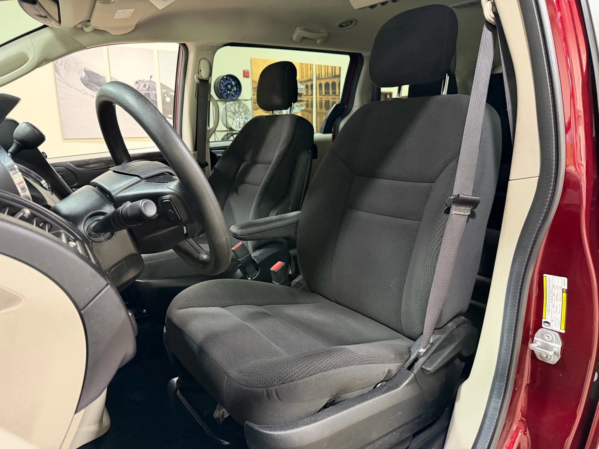 Used 2019 Dodge Grand Caravan SE image 36