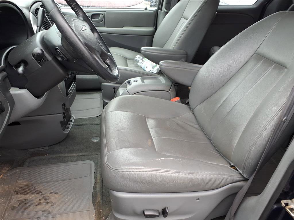 Used 2005 Chrysler Town & Country Touring w/ Leather Interior Group image 10