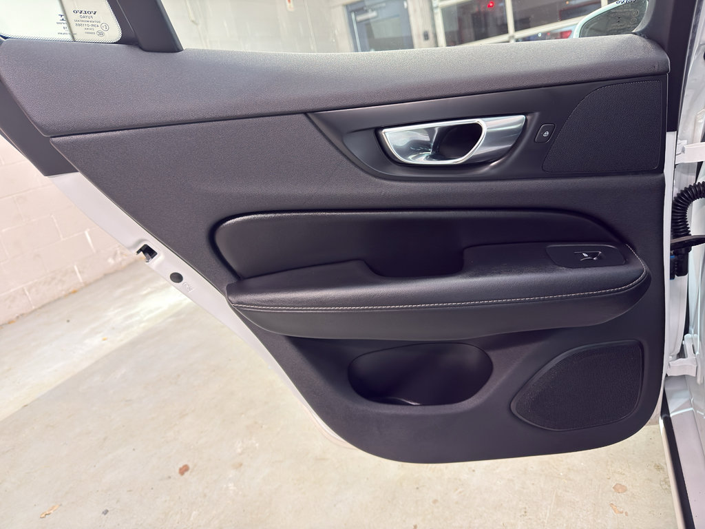 Used 2019 Volvo S60 T8 Inscription image 29