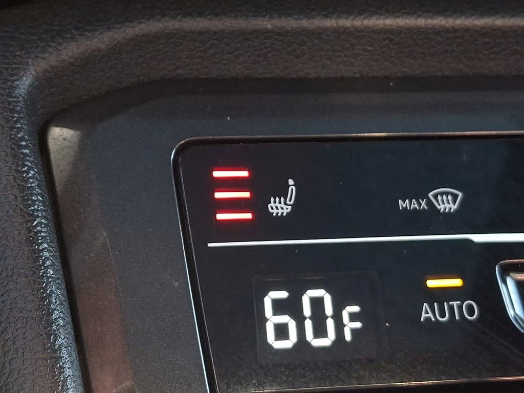 Certified 2023 Volkswagen Tiguan SE R-Line image 25