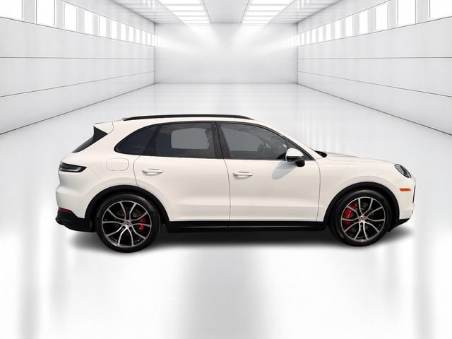 Used 2024 Porsche Cayenne S AWD/4WD image 4