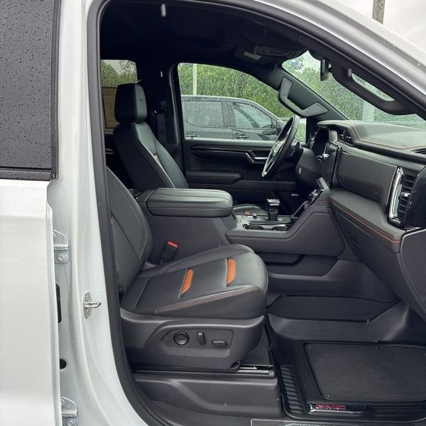 Used 2024 GMC Sierra 1500 AT4 w/ AT4 Preferred Package AWD/4WD image 10