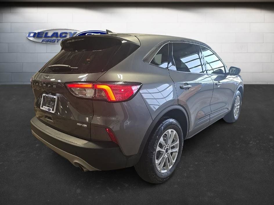 Used 2022 Ford Escape SE image 5