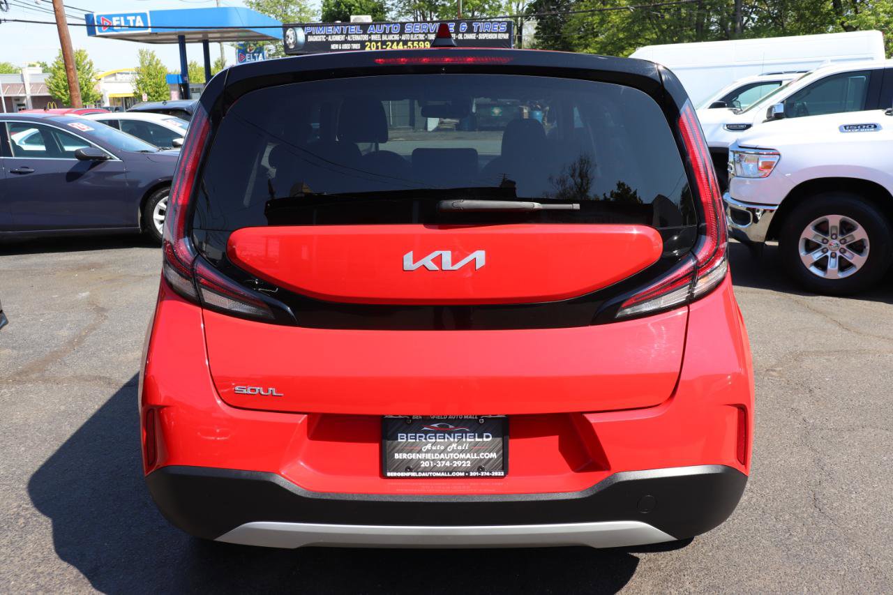 Used 2023 Kia Soul LX w/ LX Technology Package FWD image 4
