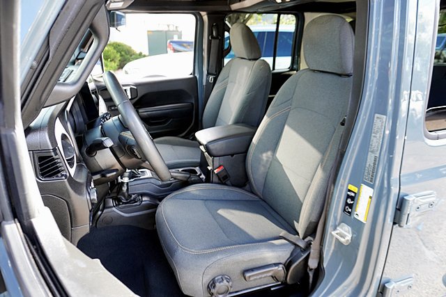 Used 2024 Jeep Wrangler Unlimited AWD/4WD image 21