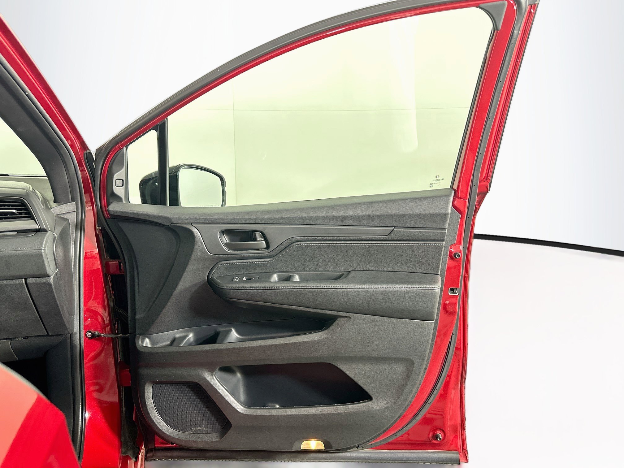 Used 2025 Honda Odyssey Sport-L image 36