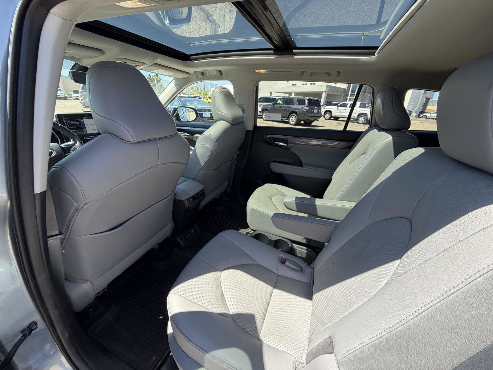 Used 2021 Toyota Highlander Platinum AWD/4WD image 19