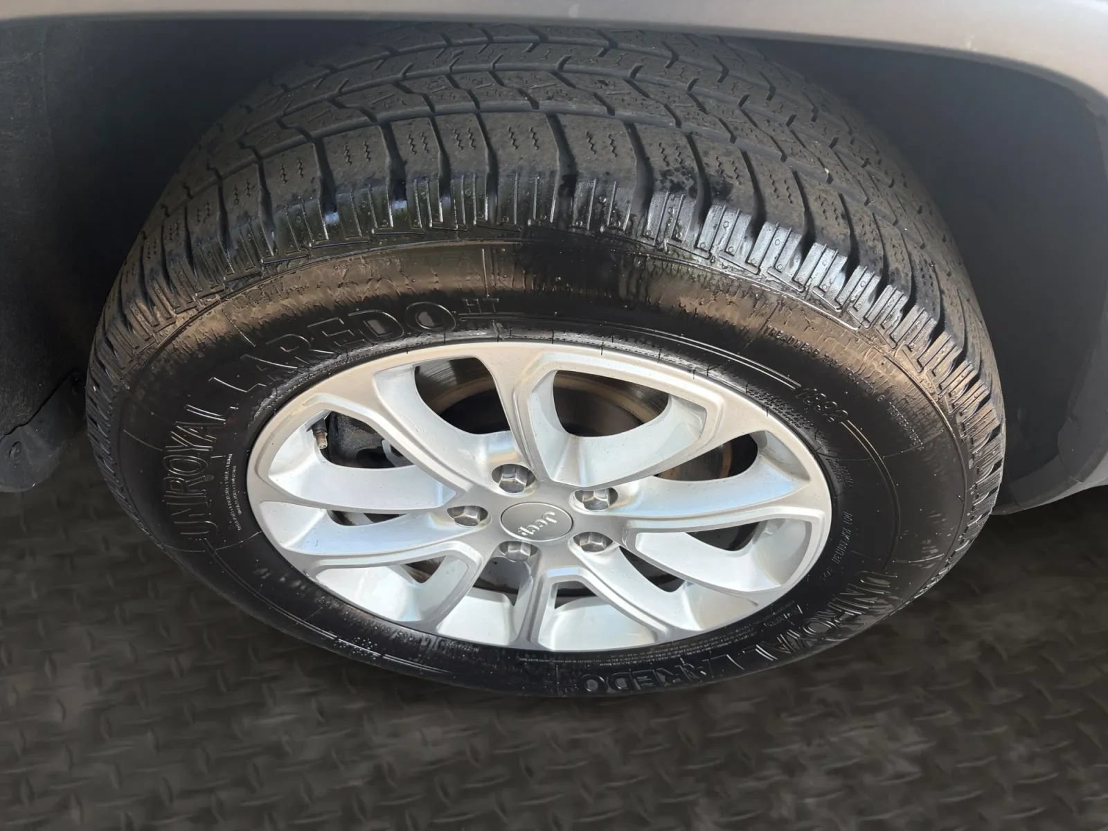 Used 2022 Jeep Grand Cherokee Laredo E AWD/4WD image 36