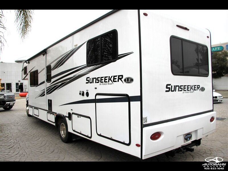 Used 2022 Ford E-450 and Econoline 450 Super Duty w/ Motorhome Prep Package RWD image 12