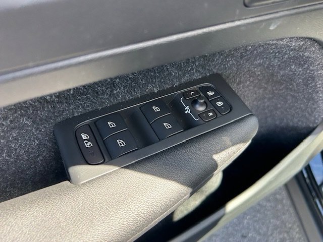 Used 2020 Volvo XC40 T5 R-Design AWD/4WD image 22
