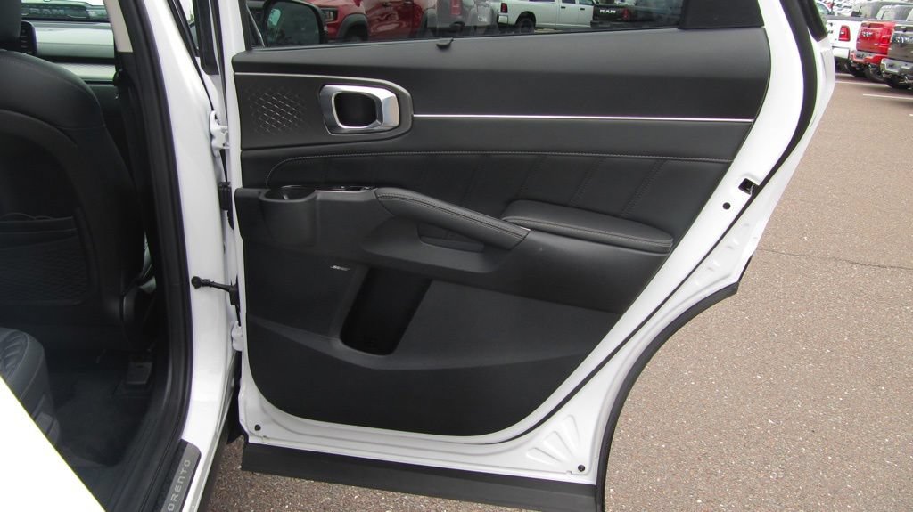 Used 2023 Kia Sorento SX AWD/4WD image 9