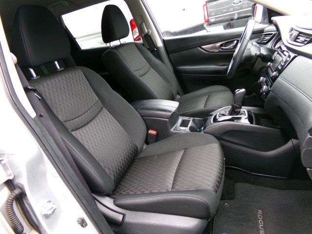 Used 2017 Nissan Rogue SV image 11