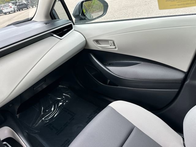 Used 2025 Toyota Corolla LE FWD image 22
