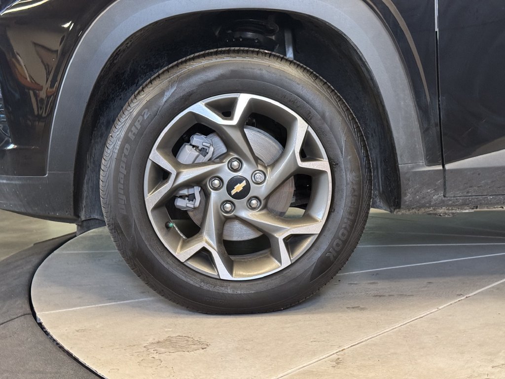 Used 2025 Chevrolet Trax LT w/ LT Convenience Package FWD image 24