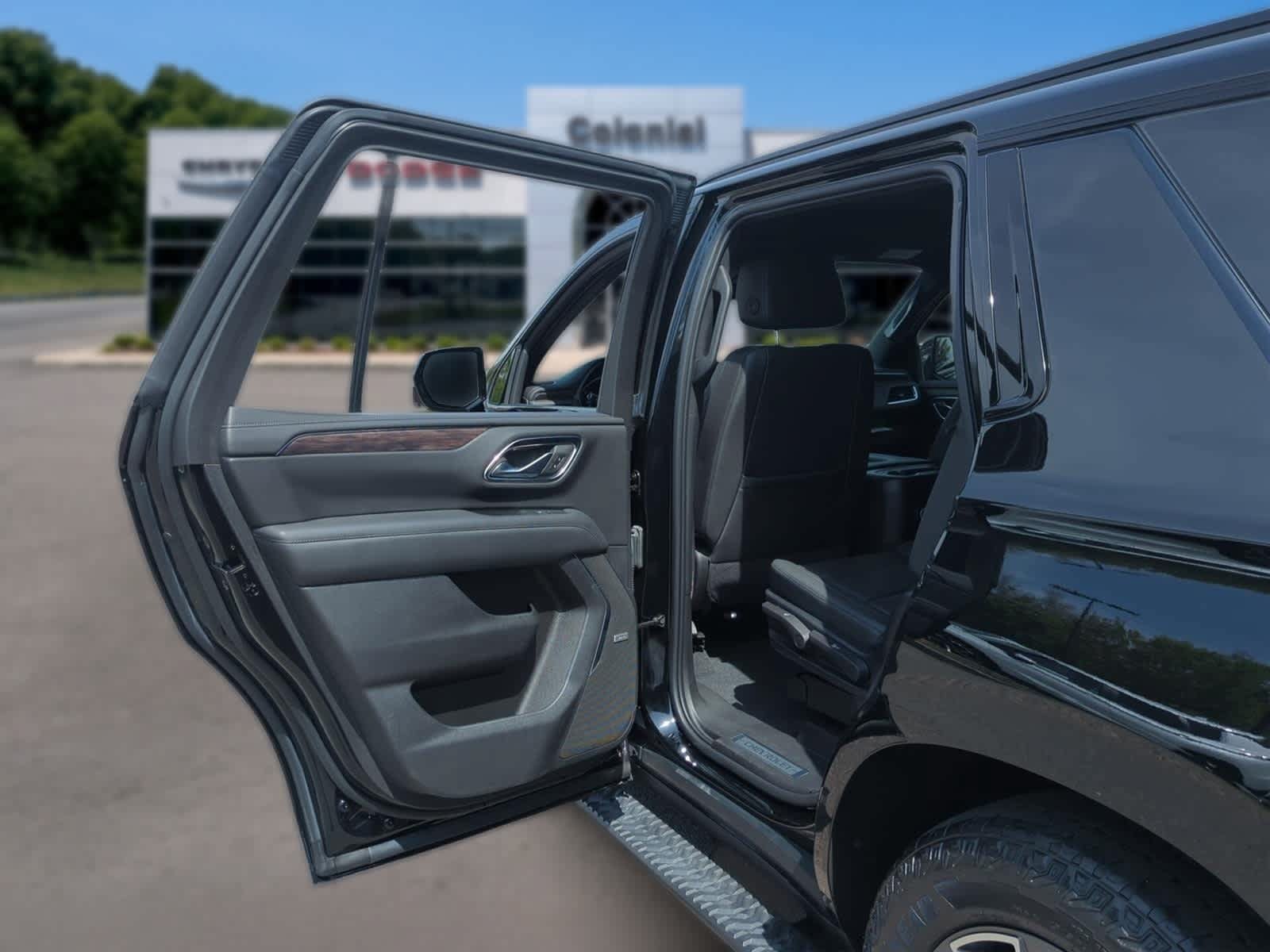 Used 2023 Chevrolet Tahoe Z71 w/ Z71 Off-Road Package AWD/4WD image 25