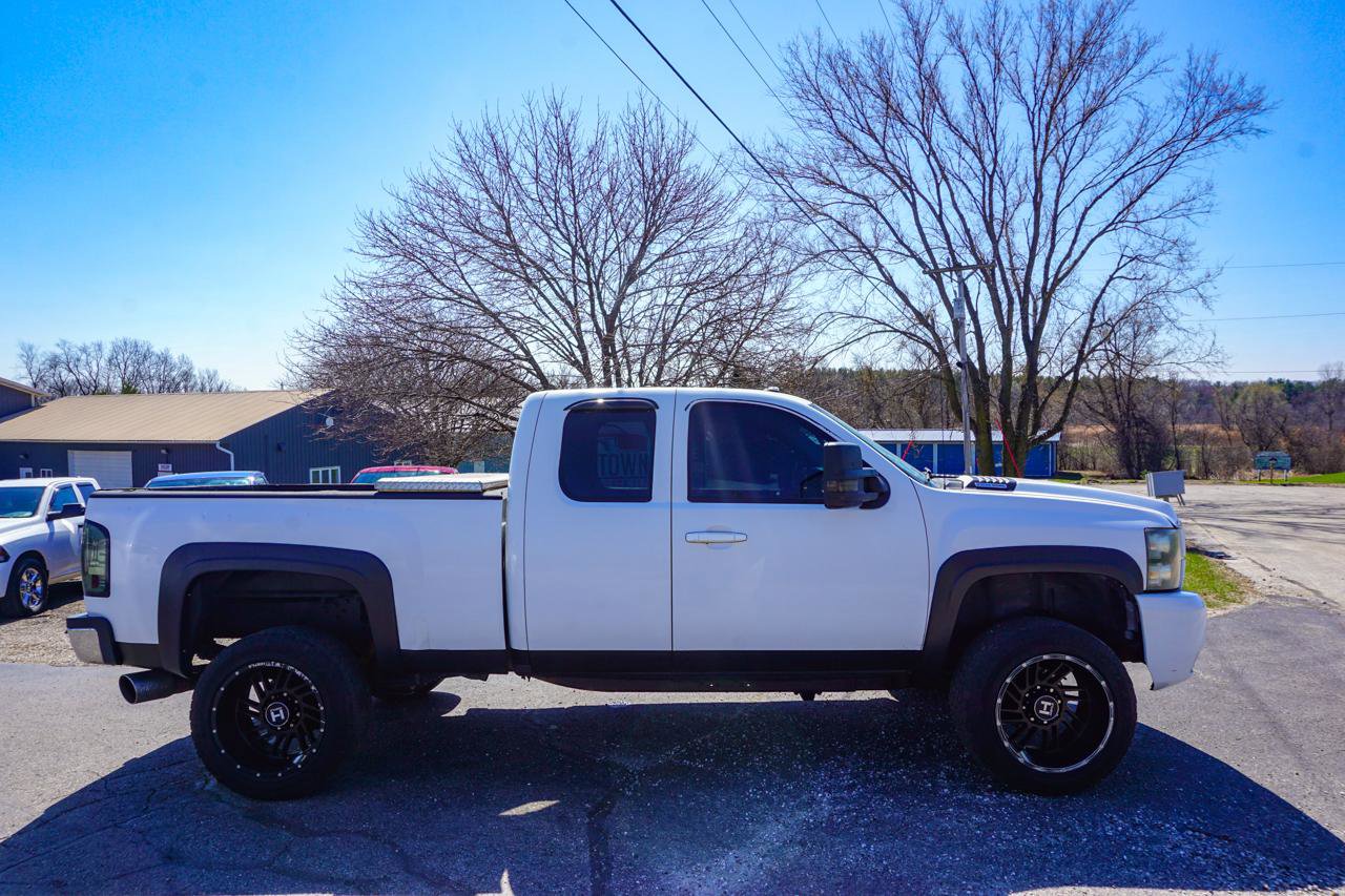 Used 2007 Chevrolet Silverado 2500 LT w/ Suspension Package, Off-Road image 2