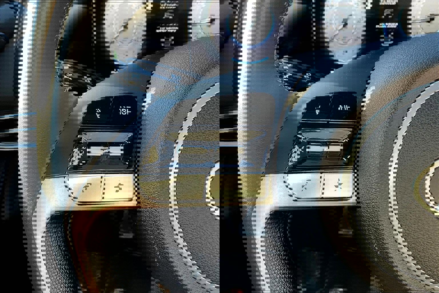 Used 2025 Hyundai Elantra SEL image 12