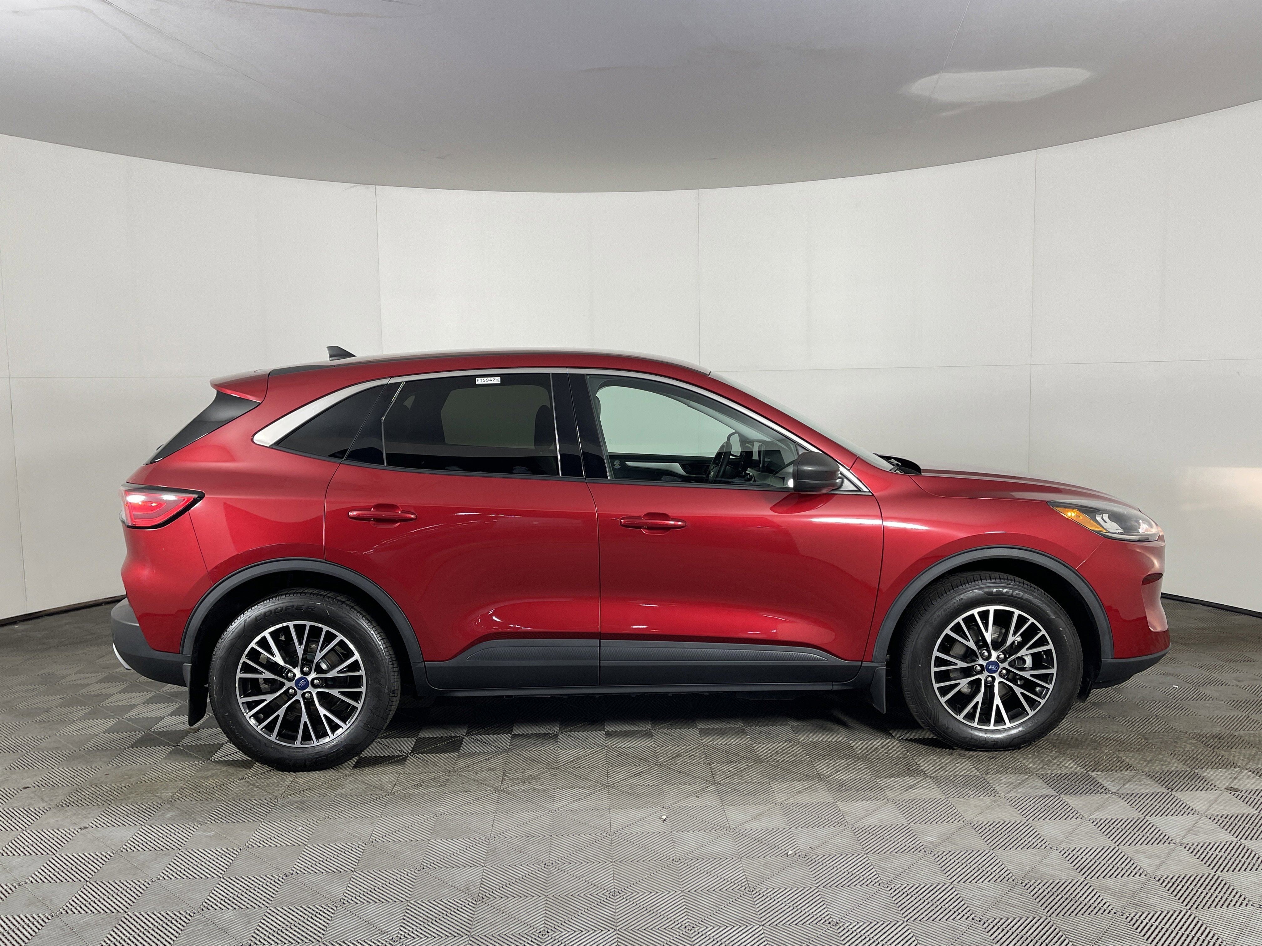 Used 2022 Ford Escape SE image 5