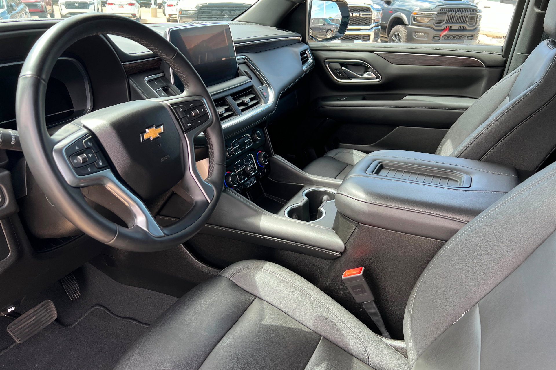 Used 2023 Chevrolet Tahoe LT w/ Luxury Package AWD/4WD image 16