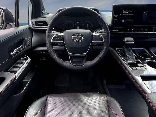 Used 2025 Toyota Sienna XSE w/ XSE Premium Package FWD image 10