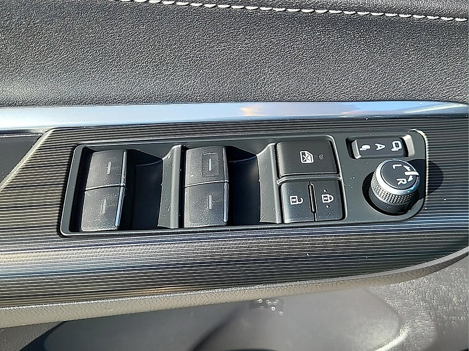 Used 2024 Toyota Venza XLE AWD/4WD image 14