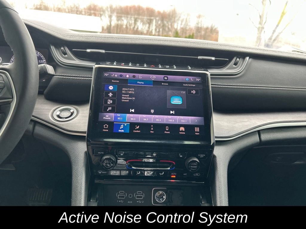 Used 2023 Jeep Grand Cherokee L Limited w/ Black Appearance Package image 19