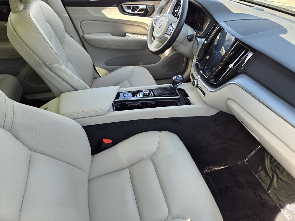 Used 2018 Volvo XC60 T5 Momentum w/ Convenience Package AWD/4WD image 18
