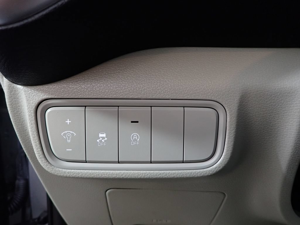Used 2025 Kia Soul LX w/ LX Technology Package FWD image 20