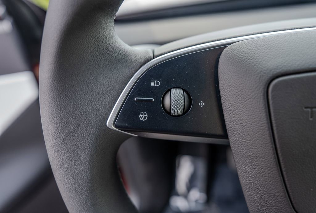 Used 2026 Tesla Model Y Long Range image 6