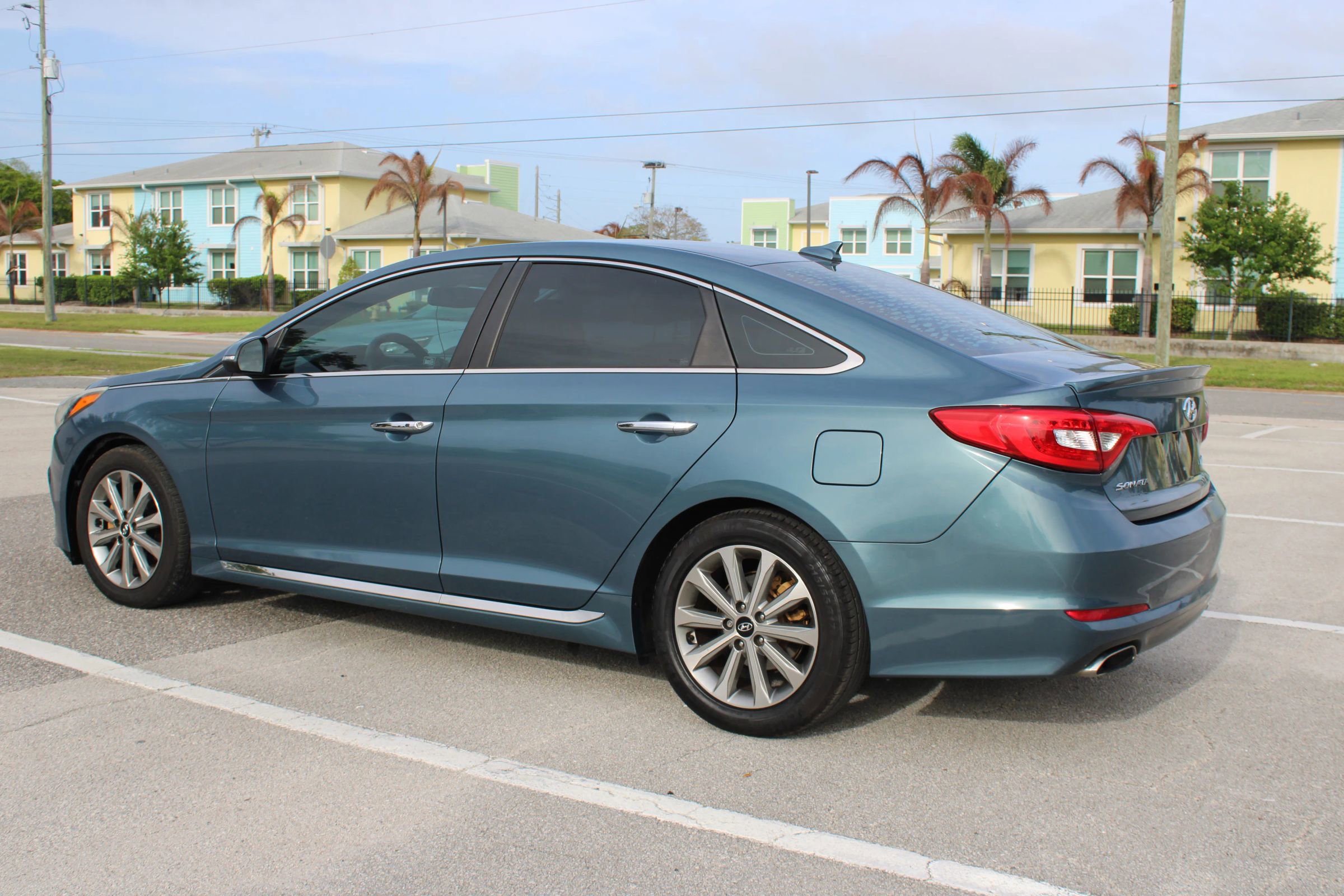 Used 2017 Hyundai Sonata Limited FWD image 3