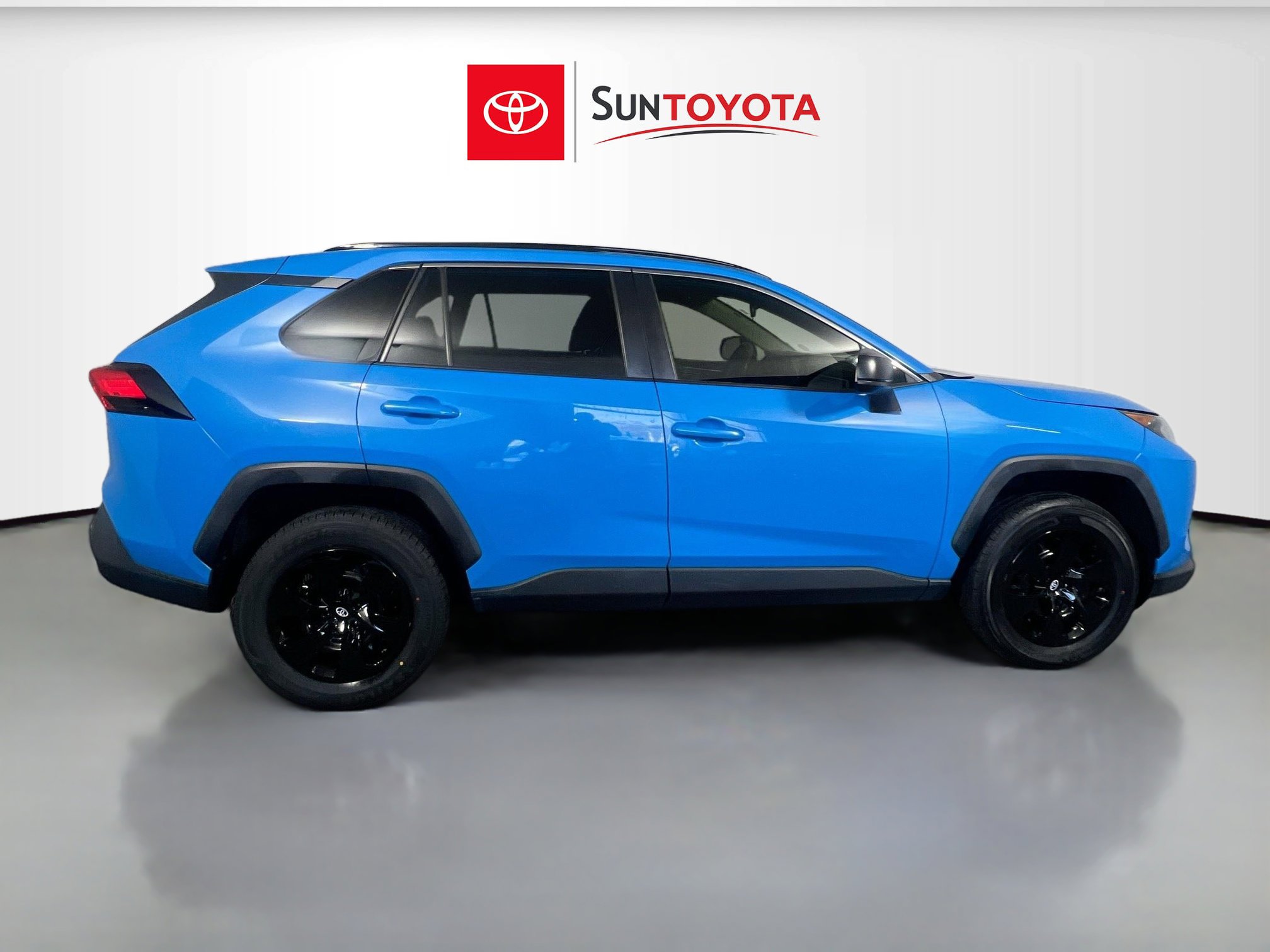 Used 2020 Toyota RAV4 LE image 2