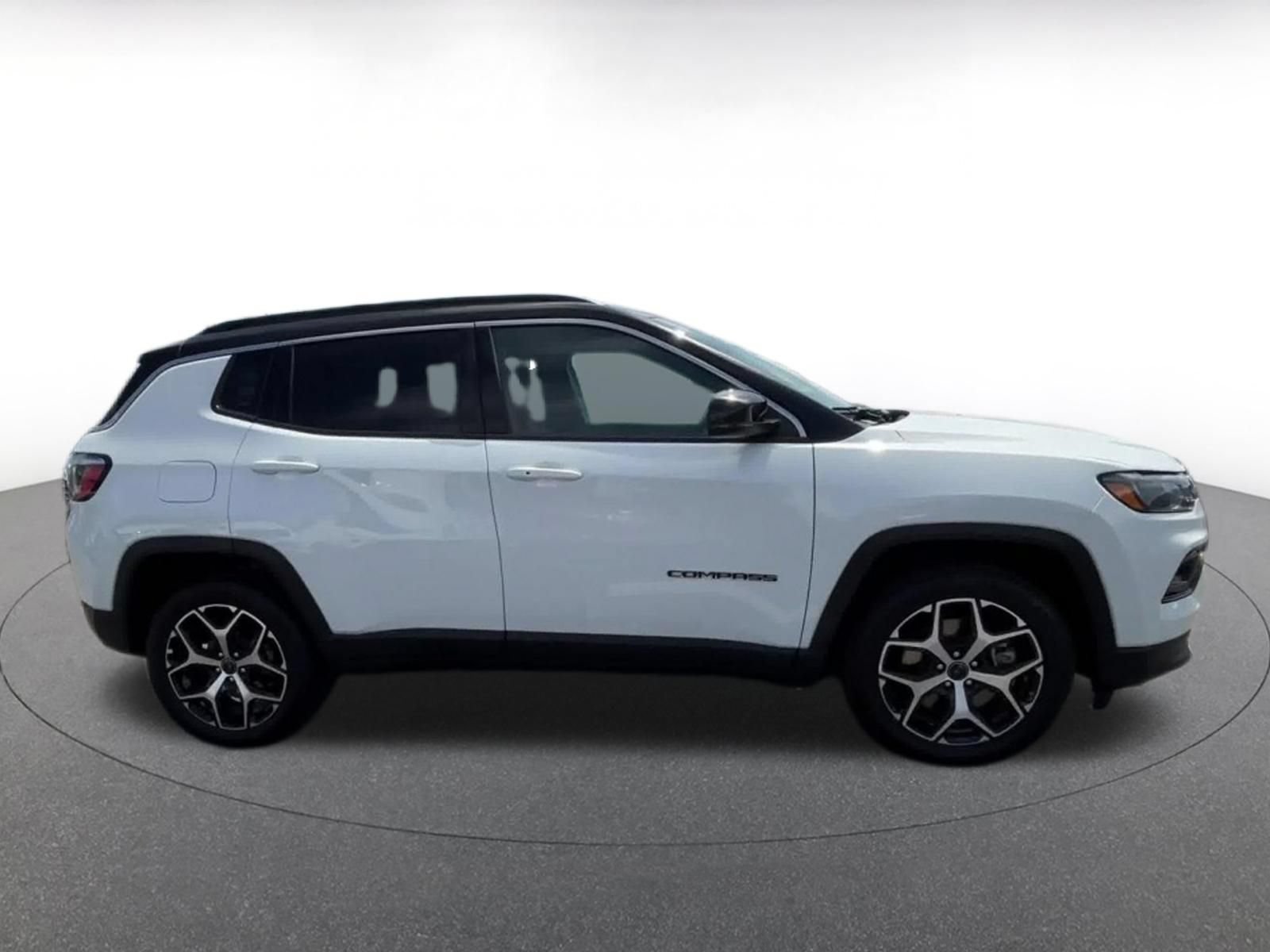 Used 2025 Jeep Compass Limited AWD/4WD image 16
