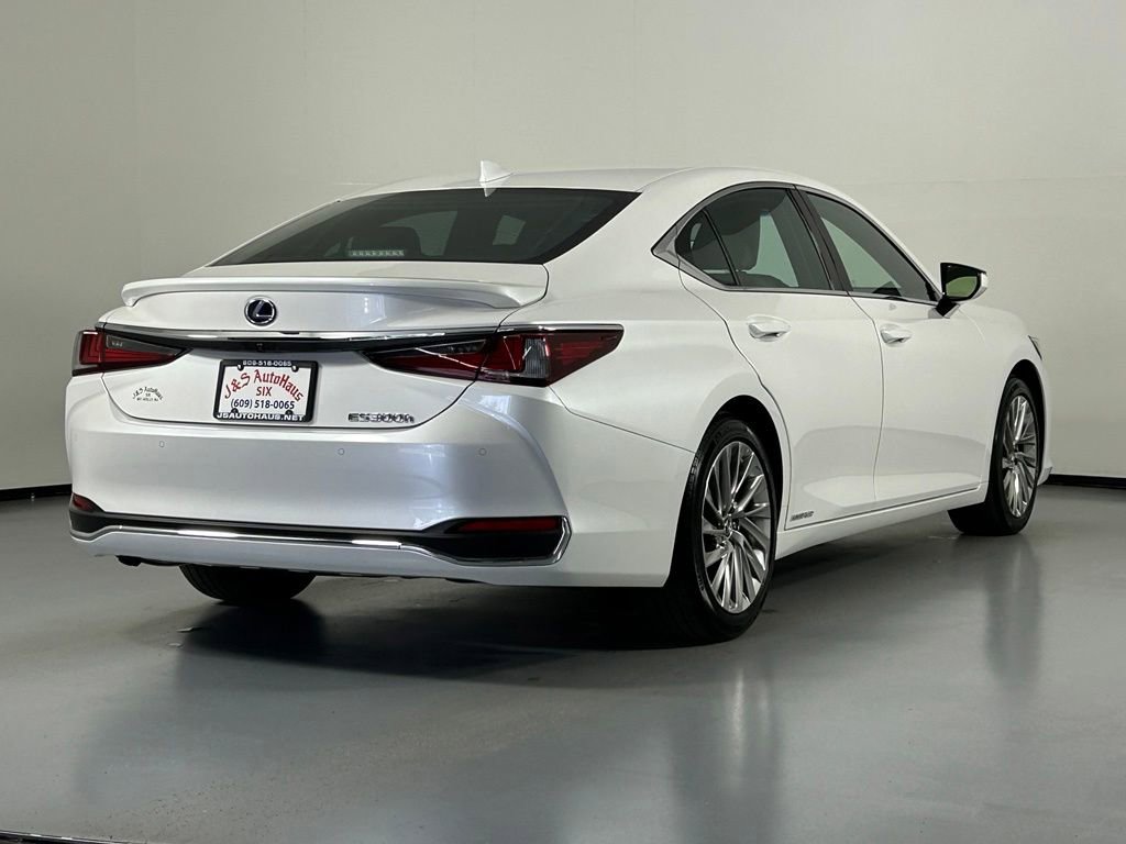 Used 2022 Lexus ES 300h w/ Luxury Package FWD image 8