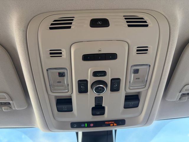 Certified 2022 GMC Yukon XL Denali w/ Denali Premium Package RWD image 25