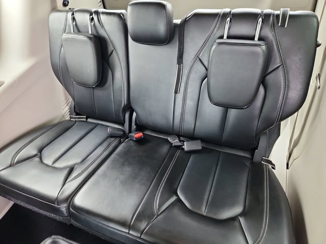 Used 2023 Chrysler Pacifica Touring-L FWD image 10