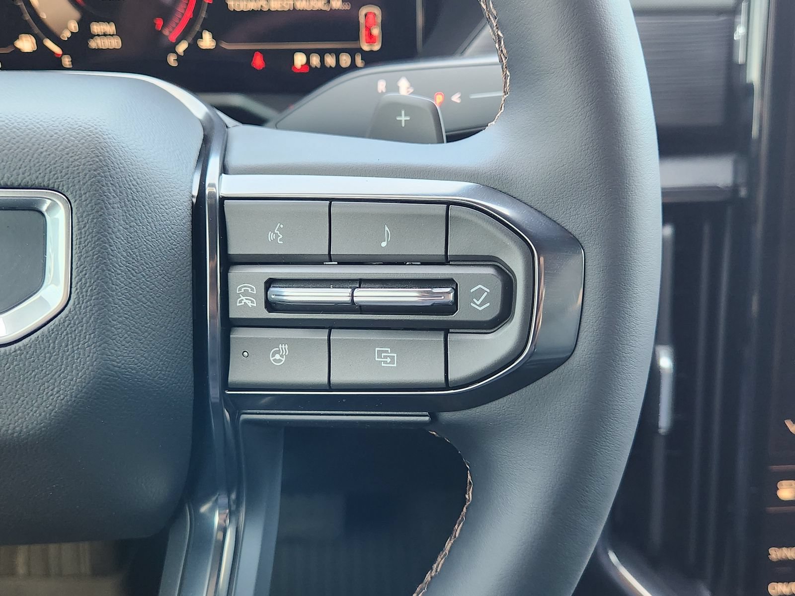 New 2026 GMC Acadia AT4 w/ Luxury Package AWD/4WD image 32