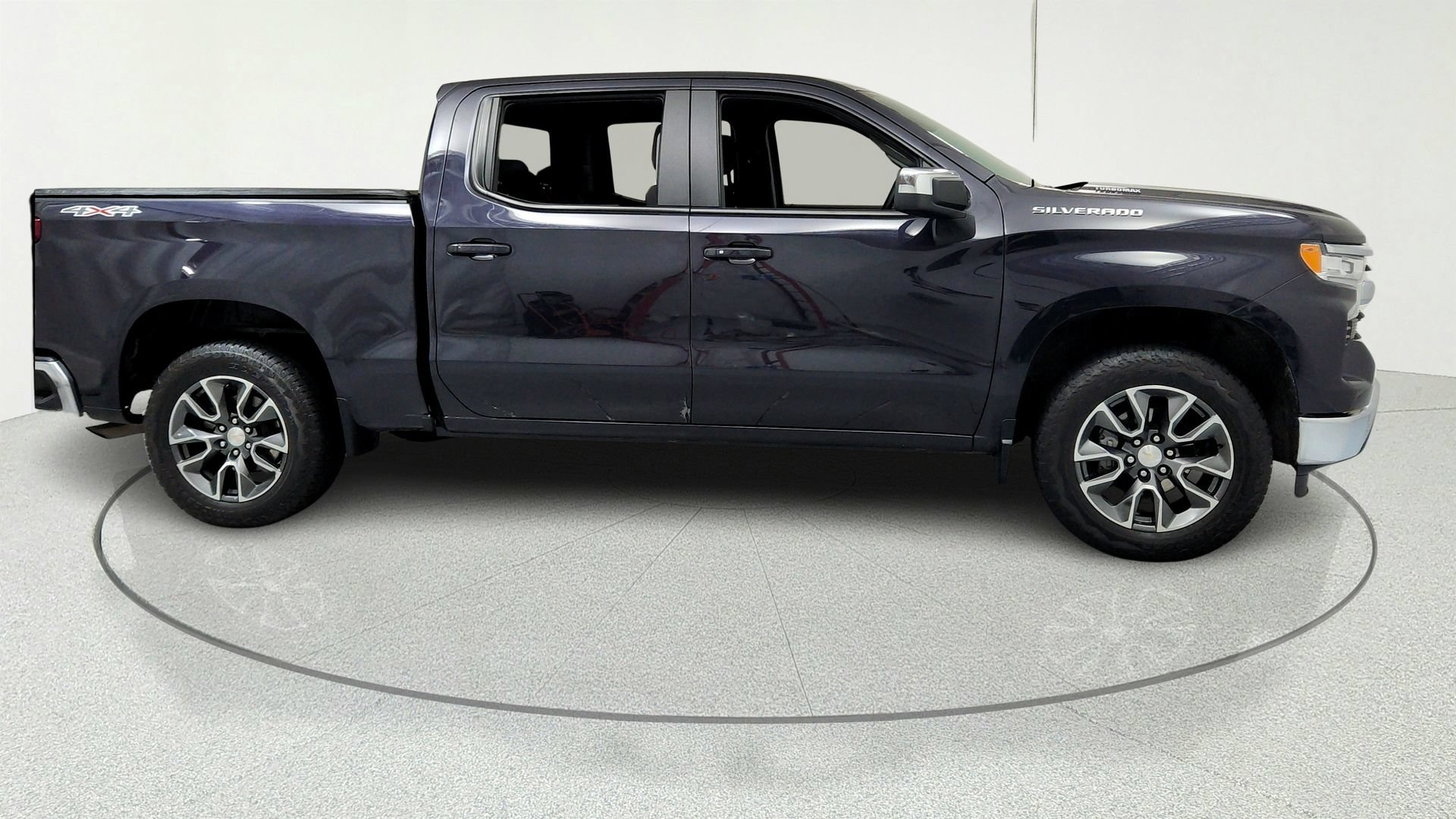 Used 2024 Chevrolet Silverado 1500 LT AWD/4WD image 6