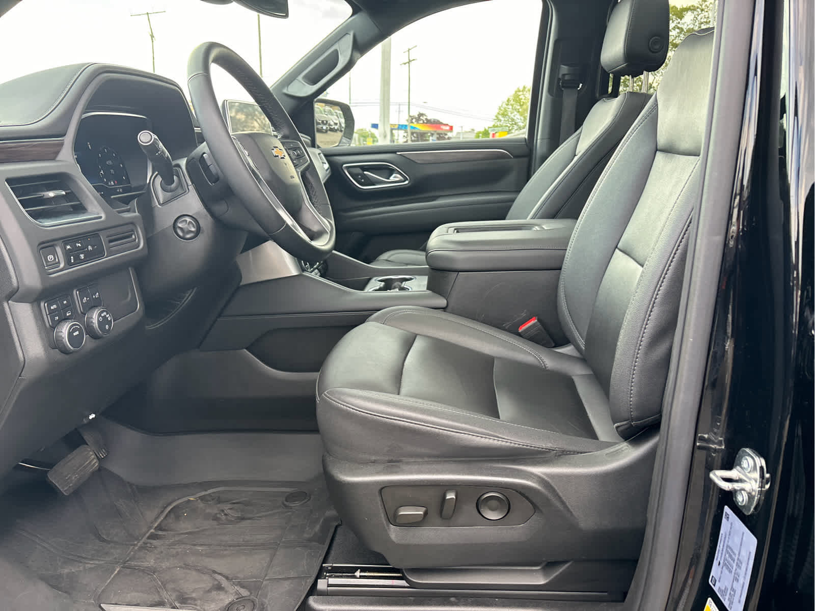 Certified 2023 Chevrolet Tahoe LT w/ Luxury Package AWD/4WD image 8