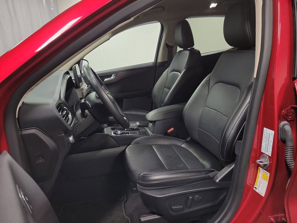 Used 2020 Ford Escape Titanium image 13