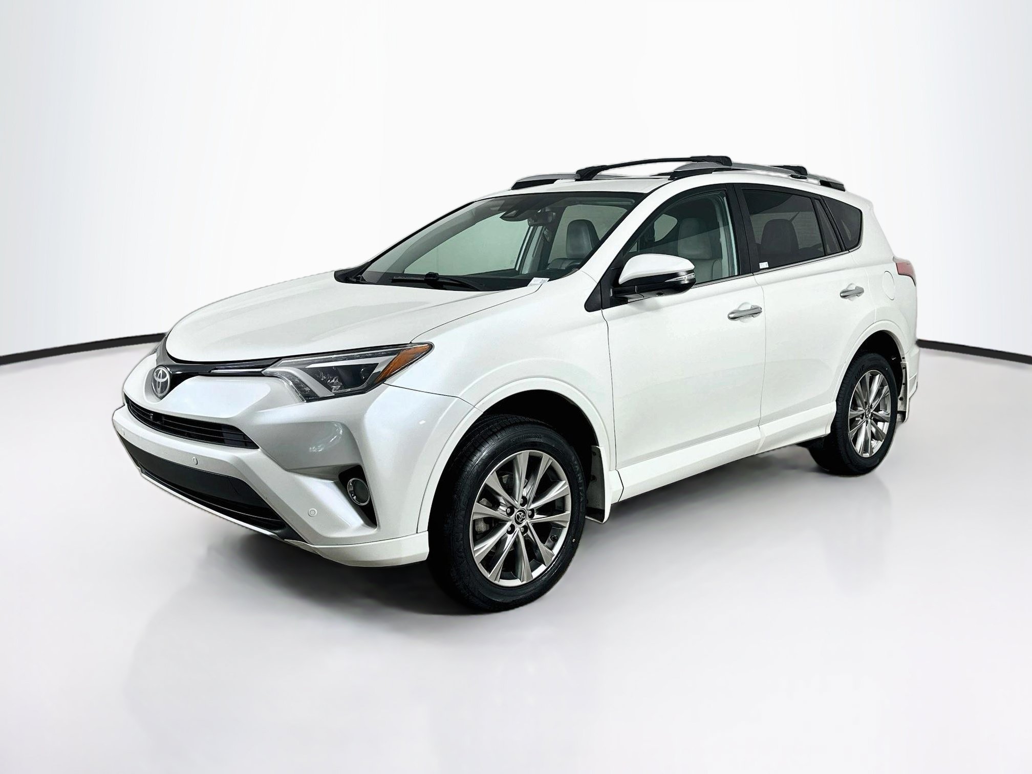 Used 2017 Toyota RAV4 Platinum FWD image 3
