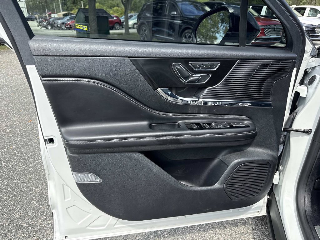 Used 2022 Lincoln Corsair AWD w/ Premium Package image 18