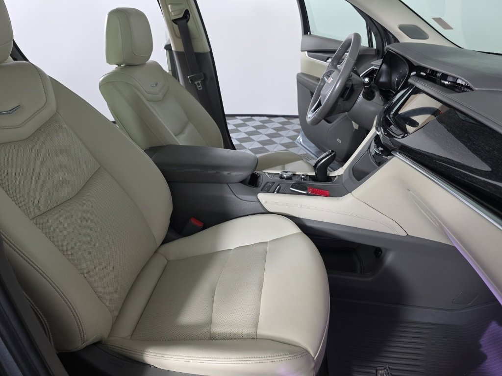 Used 2022 Cadillac XT6 Premium Luxury image 42