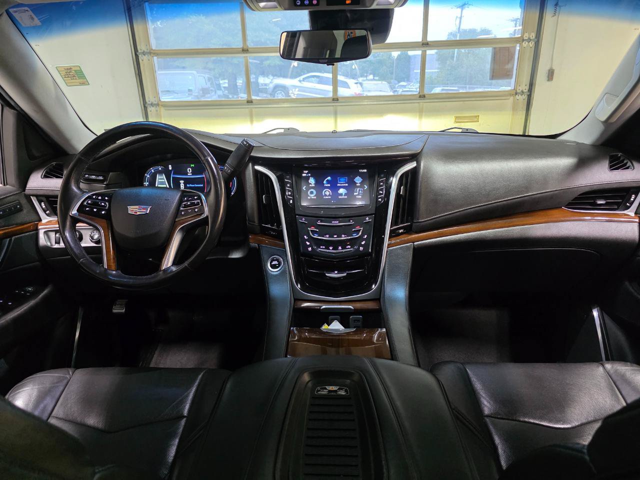 Used 2020 Cadillac Escalade ESV Luxury AWD/4WD image 29